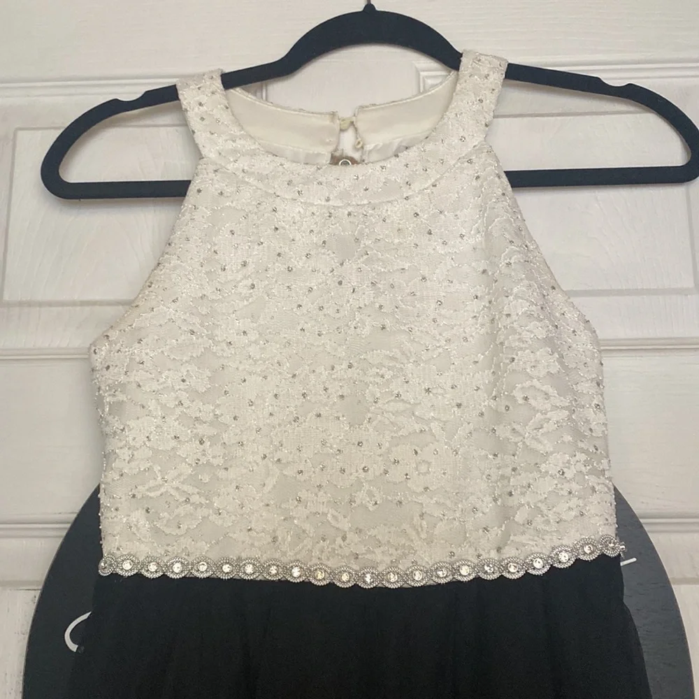 Girls black and white lace top dress - Picture 2 of 5